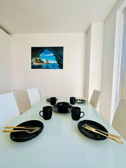 Stylish Apartment In Zone 2 London