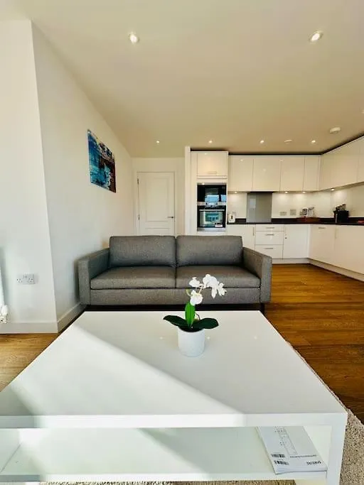 Stylish Apartment In Zone 2 London 0*,