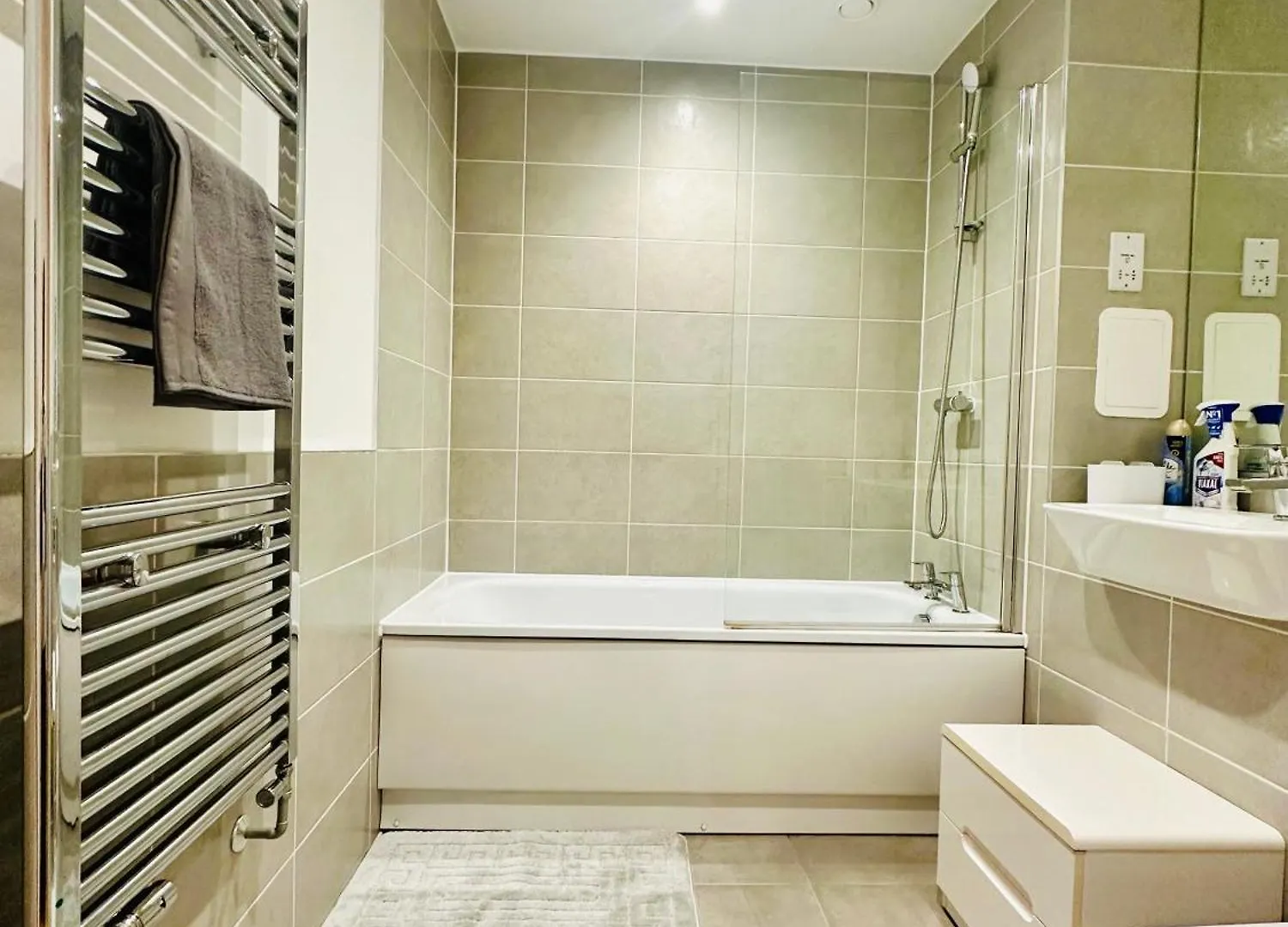 Stylish Apartment In Zone 2 London